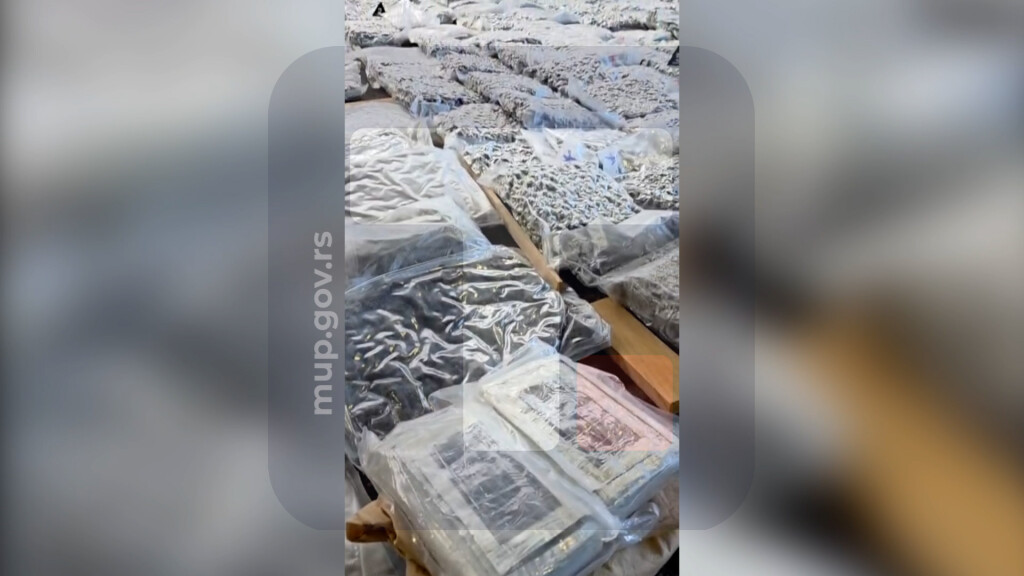 Policija na graničnom prelazu Batrovci u teretnom vozilu pronašla marihuanu i kokain