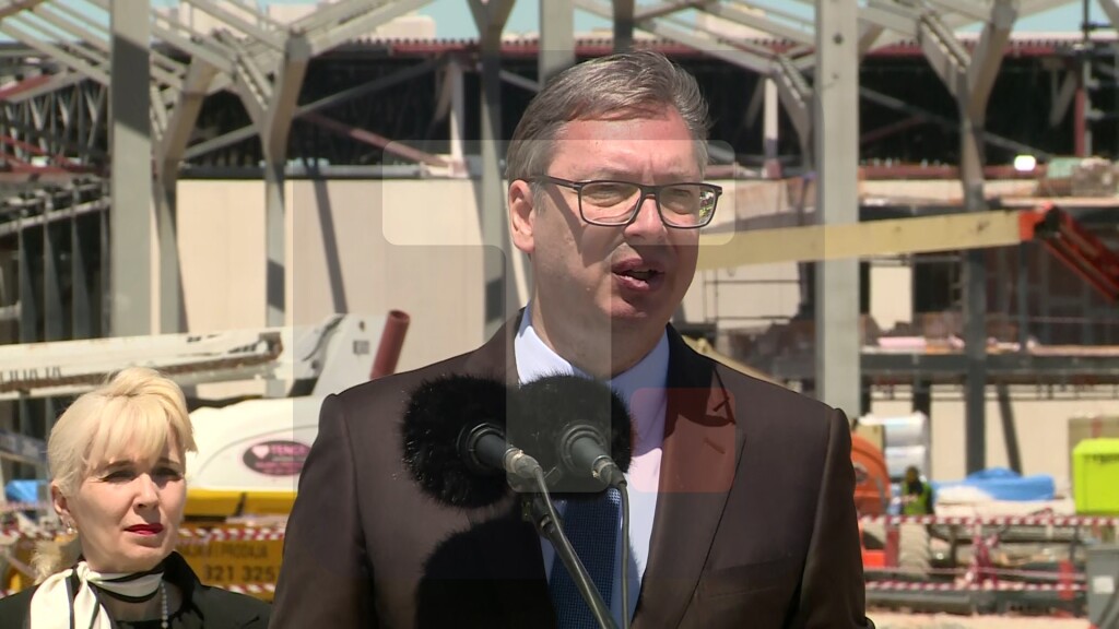 Vučić: Država ne sme da ugrozi svoje finansijsko delovanje, nigde nema kanistera na pumpama jer brinemo o svojim građanima