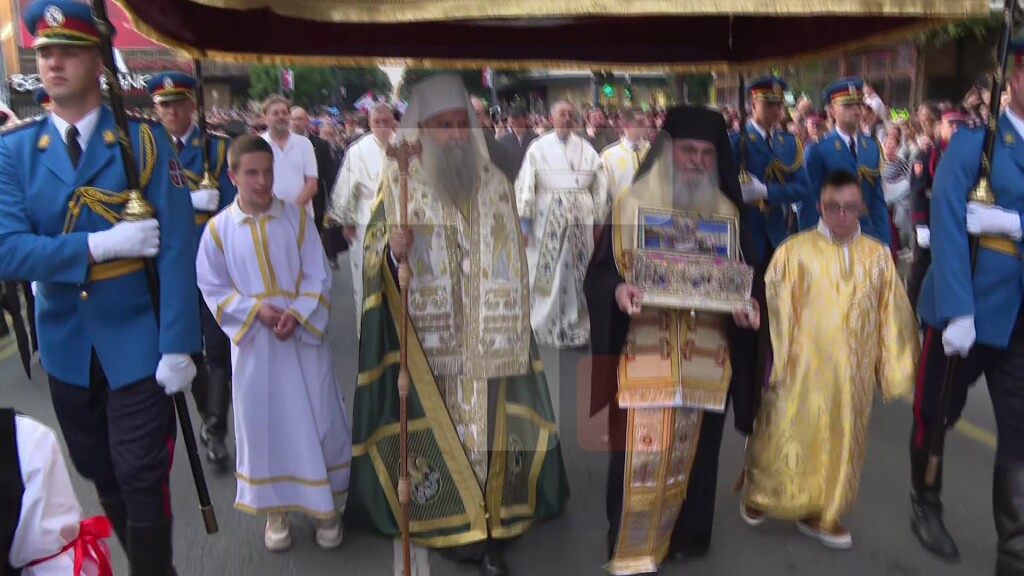 Krenula Spasovdanska litija,na čelu patrijarh Porfirije i Pojas Presvete Bogorodice