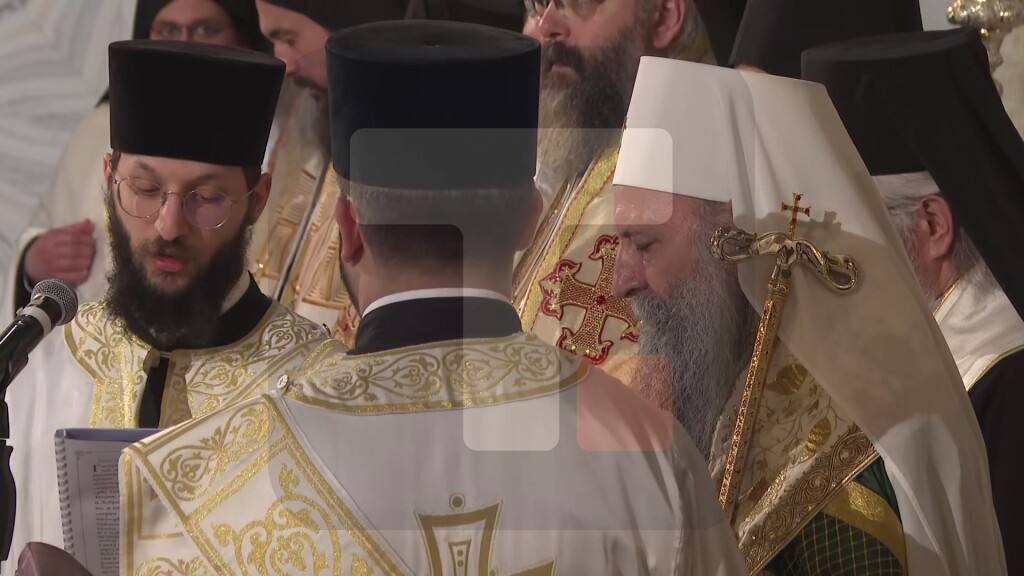 Krenula Spasovdanska litija,na čelu patrijarh Porfirije i Pojas Presvete Bogorodice