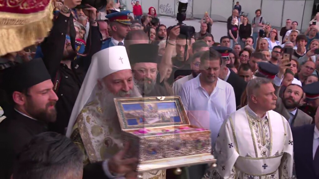 Krenula Spasovdanska litija,na čelu patrijarh Porfirije i Pojas Presvete Bogorodice