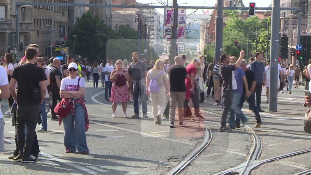 Na Trgu Slavija u Beogradu počeo protest studenata u blokadi