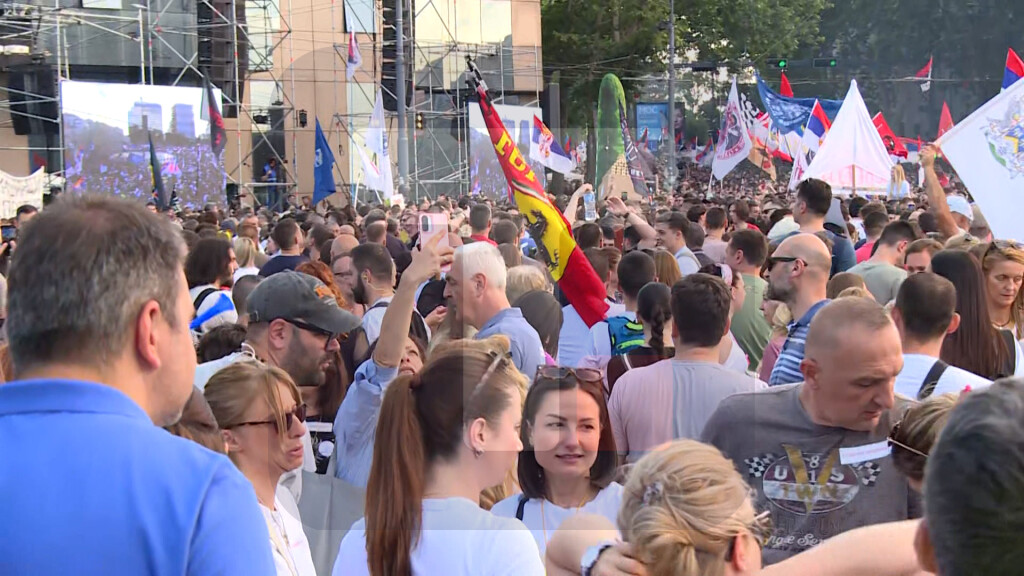 Na Trgu Slavija u Beogradu počeo protest studenata u blokadi