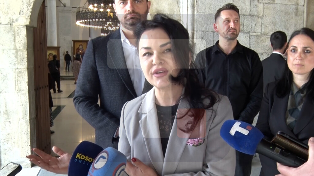 Parlić: Radujemo se što je veliki broj ljudi sa svih strana ovde u Prizrenu