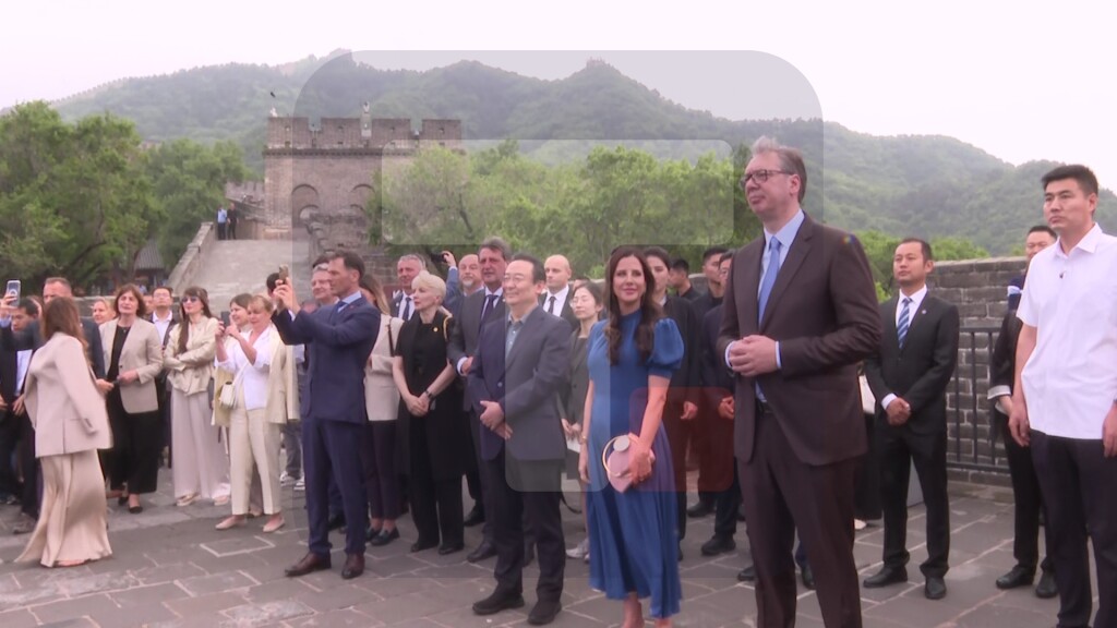 Vučić u obilasku Kineskog zida u Pekingu