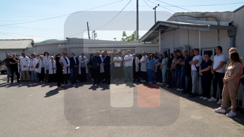 Skup podrške uhapšenim Srbima ispred KBC-a u Gračanici