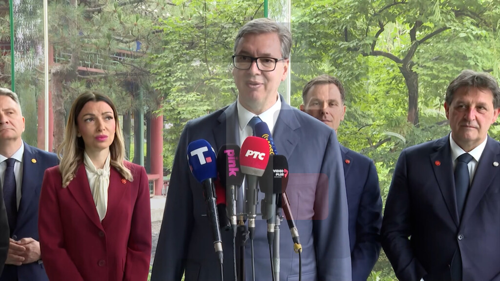 Vučić: Izbori se ne dobijaju lažima i nalepnicama, već programom i idejama