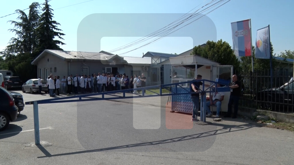 Miran protest radnika Interne i pedijatrijske klinike u Lapljem Selu