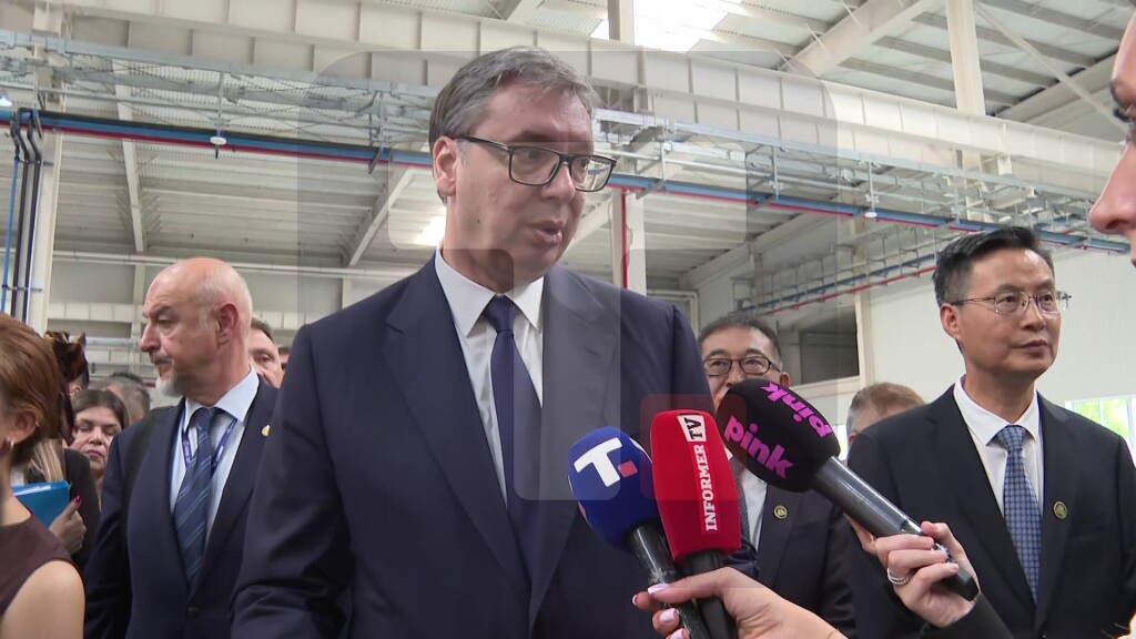 Vučić: Šabac će prvi imati čovekolike robote