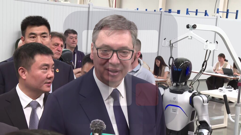 Vučić: Mladi Srbi koji trenutno treniraju robote u Minth group su budućnost Srbije