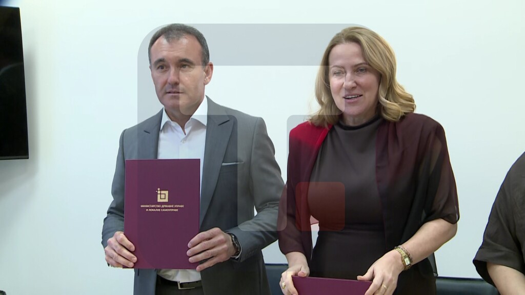 Paunović potpisala Poseban kolektivni ugovor za državne organe sa sindikatima