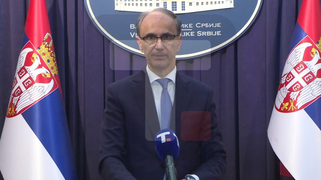 Macut: Ugroženim opštinama biće upućeno 165 000 litara flaširane vode