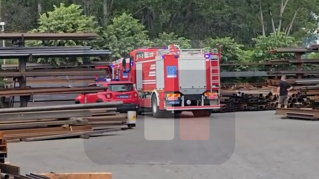 Požar u blizini pumpe MOL na Pančevačkom putu lokalizovan
