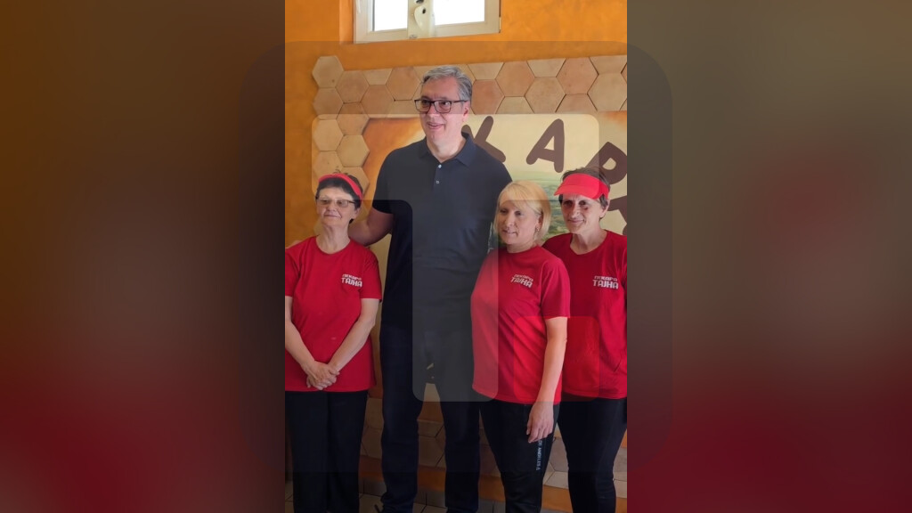 Vučić krenuo u Orlovat, družio se sa ljudima u Crepaji