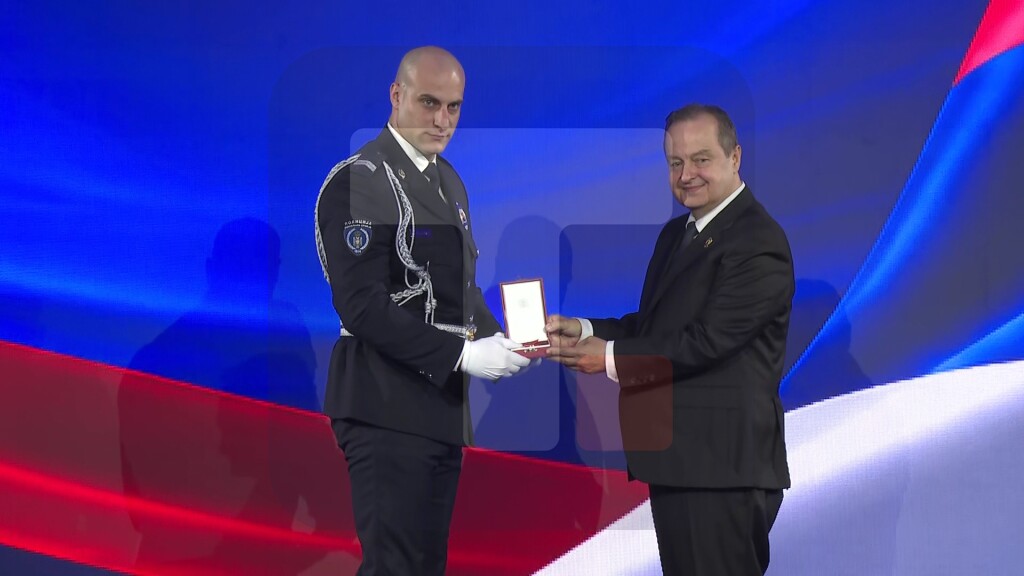 Najzaslužniji pripadnici MUP-a nagrađeni medaljama povodom Dana MUP-a i policije