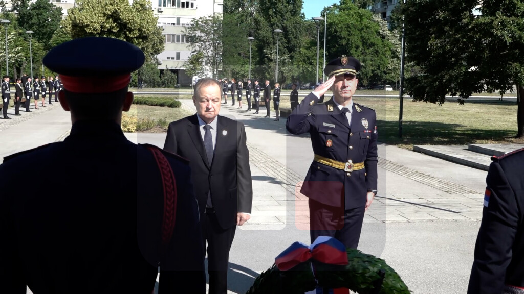 Dačić položio vence na Dan Ministarstva unutrašnjih poslova i Dan policije