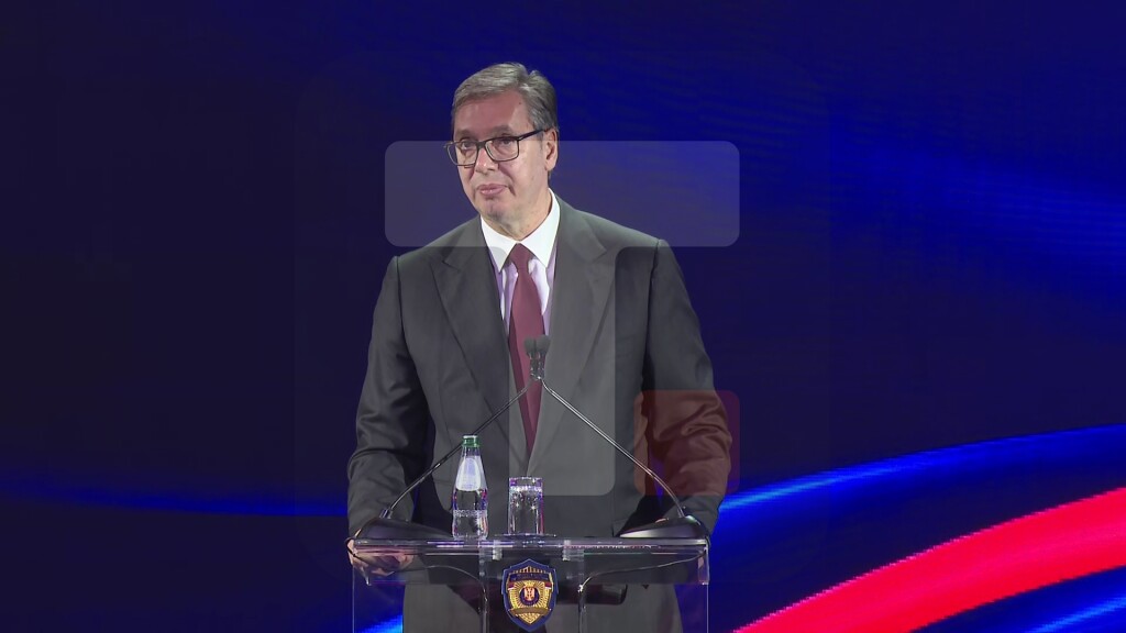 Vučić: Pripadnici policije i MUP-a su stub države, najčasniji poziv za hrabre i odlučne