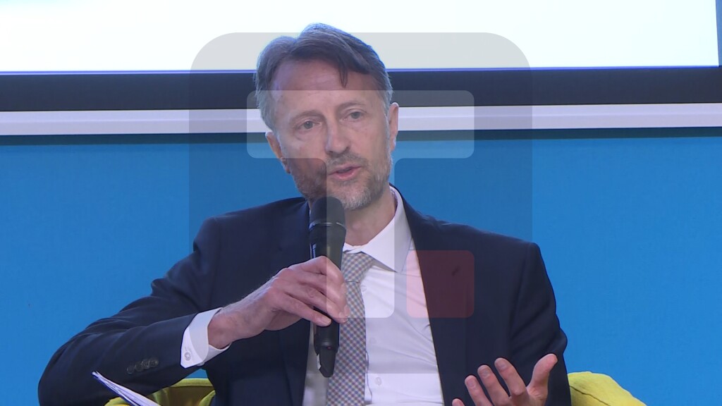 Bekerat: Od najveće važnosti osiguravanje snažne podrške građana Srbije za pristupanje EU
