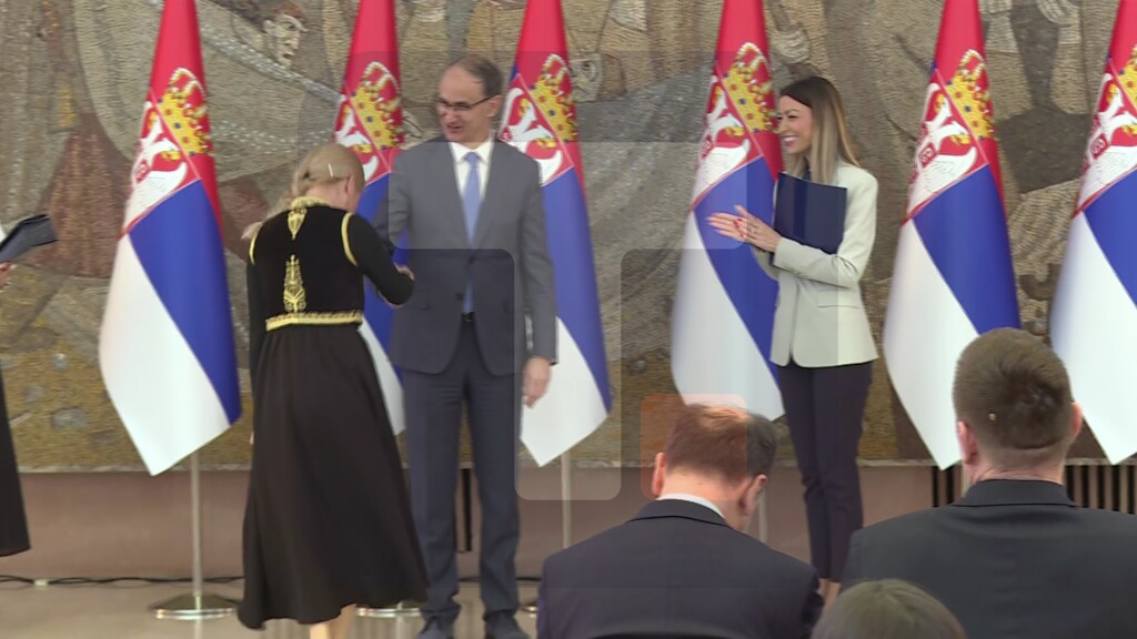 Macut i Mesarović uručili 46 rešenja za podršku starim zanatima