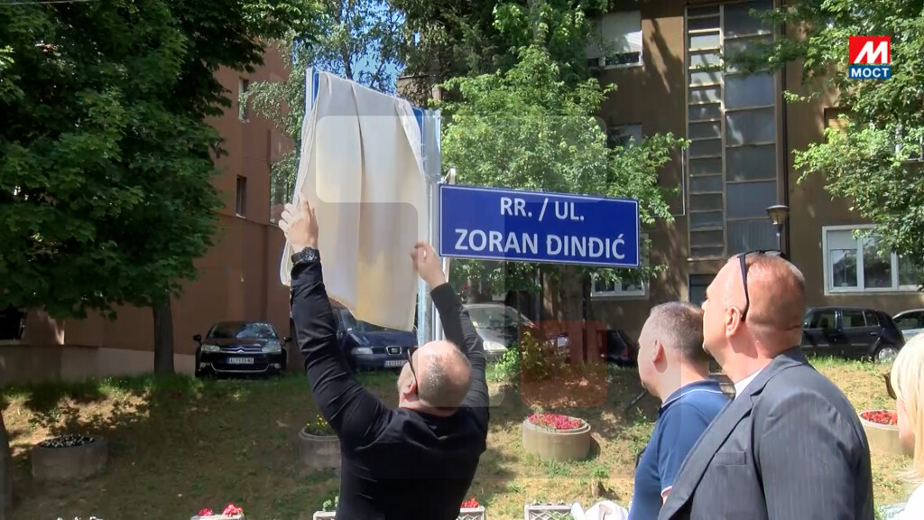 Nelegalno postavljene table u Severnoj Mitrovici