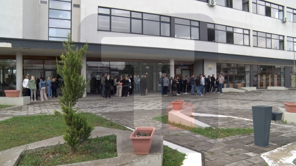 Dvanaesti dan protesta podrške uhapšenim direktorima u Gračanici