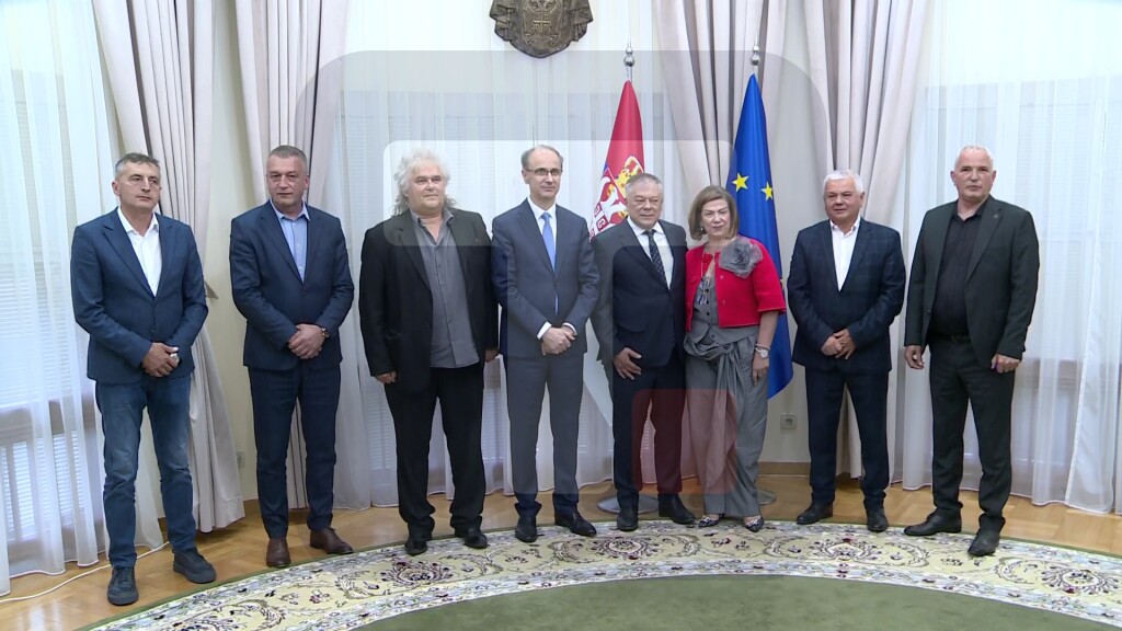 Potpisani Ugovori o autocisternama za pijaću vodu s pet nedovoljno razvijenih opština