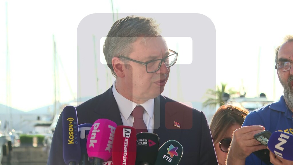 Vučić: Za mene je Srbija pobeđuje lep transparent