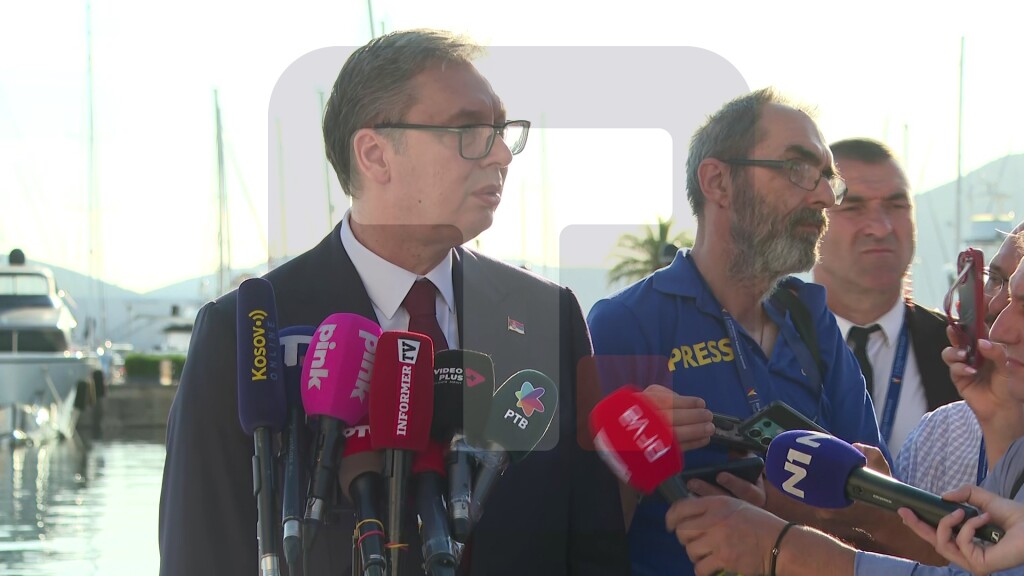 Vučić: Srbija će se uvek truditi da gradi najbliže prijateljske odnose sa braćama i sestrama u Crnoj Gori