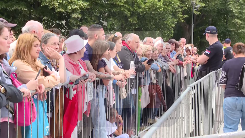 Časni pojas ispred Hrama svečano ispraćen ka aerodromu "Nikola Tesla"