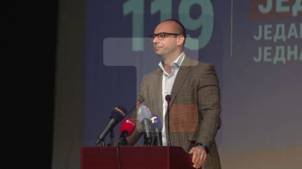 Simić: Stradati za Srbiju i srpski narod je čast i privilegija odabranih, a vi ste među njima