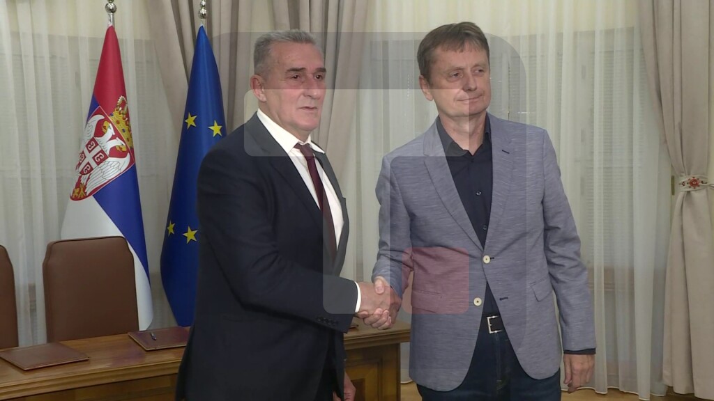 Glišić potpisao ugovor za izvođenje radova na rekonstrukciji fudbalskog terena u Bajinoj Bašti