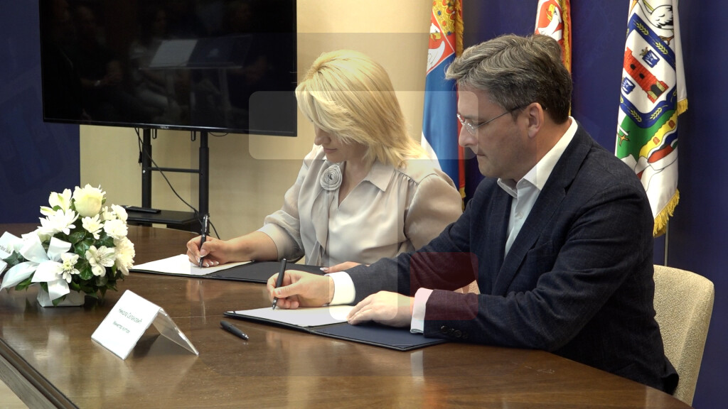 Ministar Selaković potpisao ugovor o radovina na Domu kulture u Sivcu