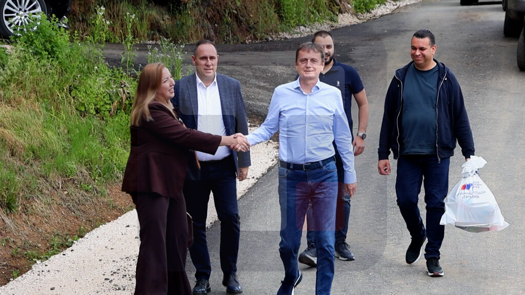 Glišić obišao dragačevsko selo Viča: Država ispunjava obećanja o putnoj infrastrukturi