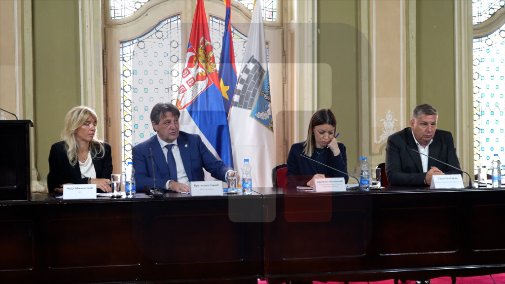 Sastanak ministra Gašića i ministarke Mesarović sa građanima zainteresovanim za zasnivanje radnog odnosa u Ministarstvu odbrane i Vojsci Srbije