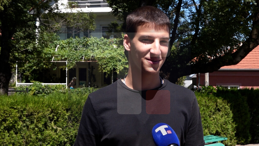 Osmaci iz Niša:Test iz matematike lakši od probnog,trema manja nego prvog dana mature