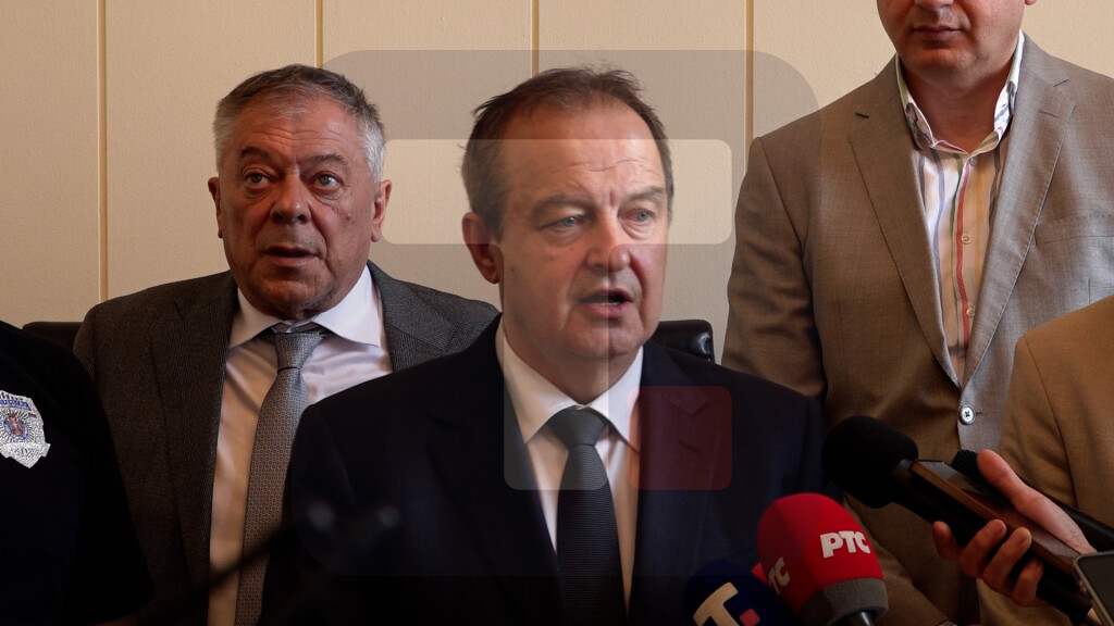 Dačić: Sektoru za vanredne situacije smo predali na upotrebu još jedno vatrogasno vozilo