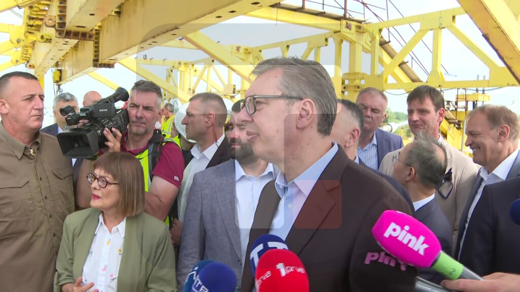 Vučić: Most je tehnički skoro završen, nalazi se na prelepom mestu