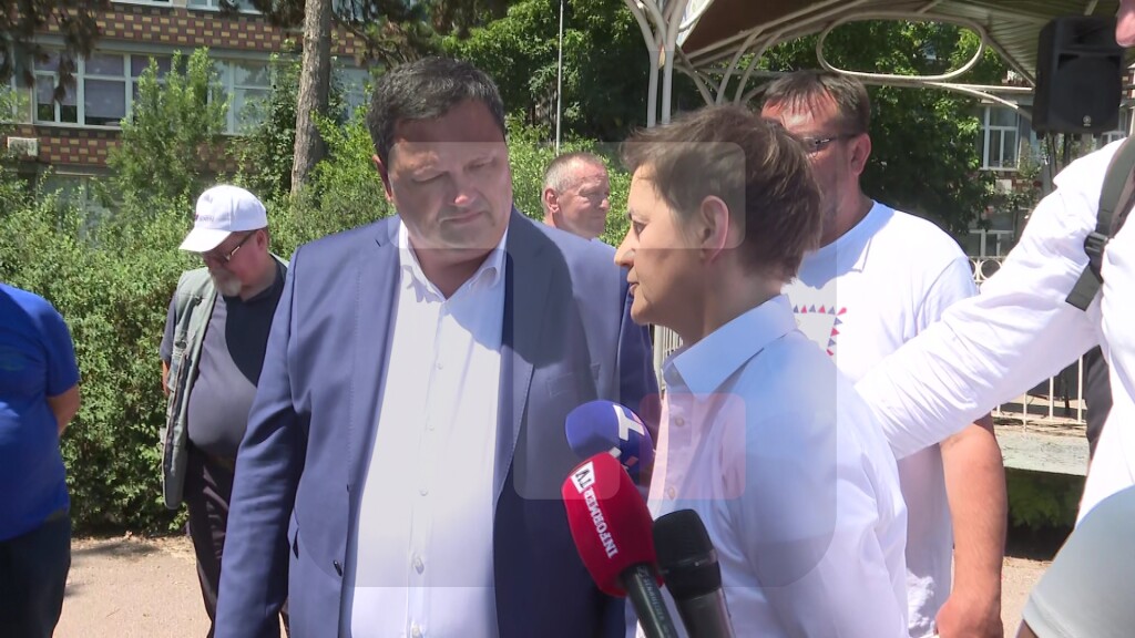 Brnabić i Kovačević o rekonstrukciji Osnovne škole u Batajnici