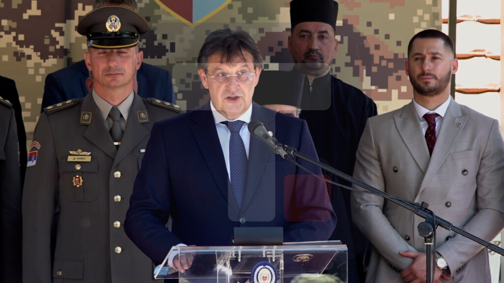 Gašić: U vremenu rastućih tenzija i sukoba u svetu, kada niste bili u obavezi da obučete uniformu, vi ste to učinili svojom voljom
