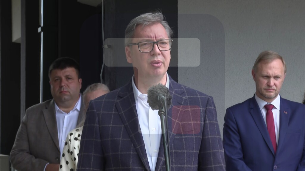 Vučić: Zvučni top nije igračka