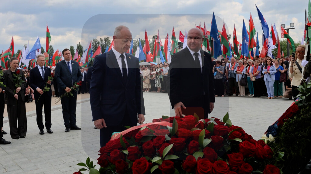 Ministar Popović položio venac u Minsku u memorijalnom kompleksu Trostenec