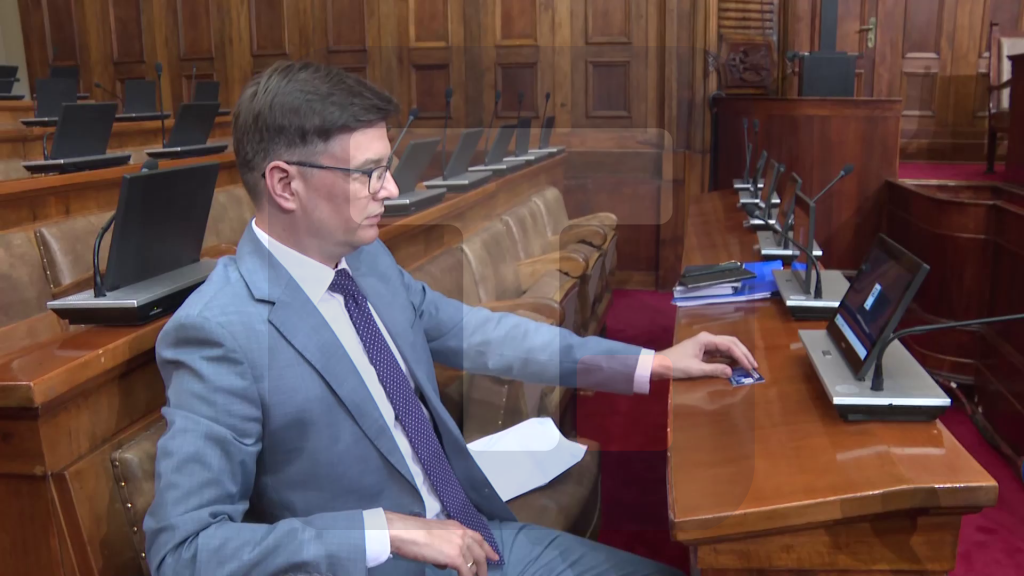 Jovanov pokazao koliko je poslanička jedinica "senzitivna", demantovao Parandilovića