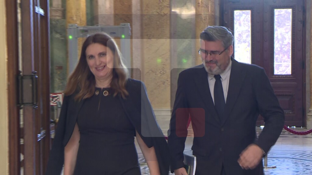 Dolazak poslanika na sednicu