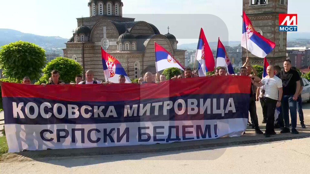 Grupa meštana Kosovske Mitrovice organizovano krenula u Beograd