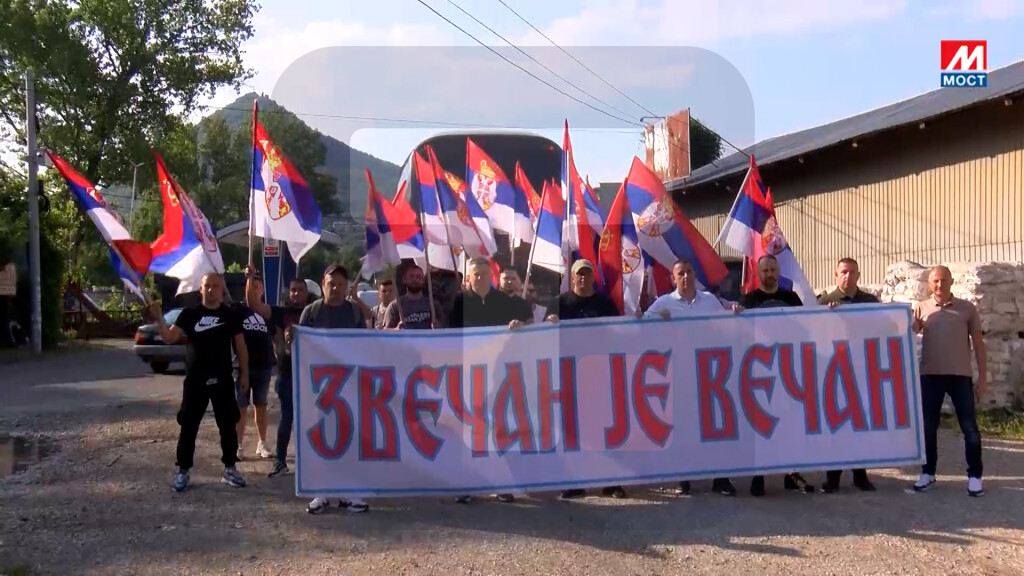 Grupa meštana iz Zvečana organizovano je krenula u Beograd