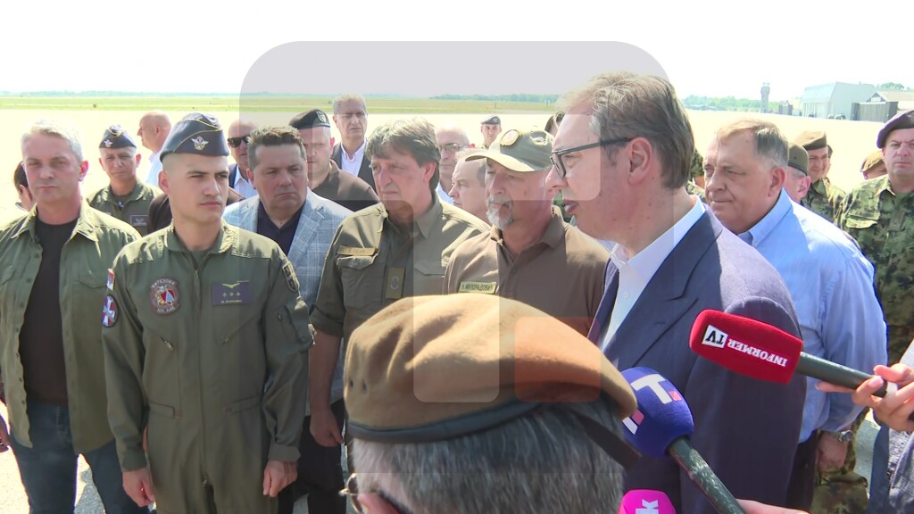 Vučić: Piloti Vojske Srbije treba što više da budu u vazduhu, moraju da se srode sa avionima