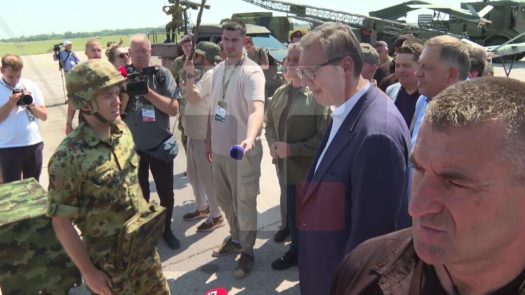 Vučić: Uvek se bavimo procenom odnosa cene i kvaliteta za naoružanje Vojske Srbije