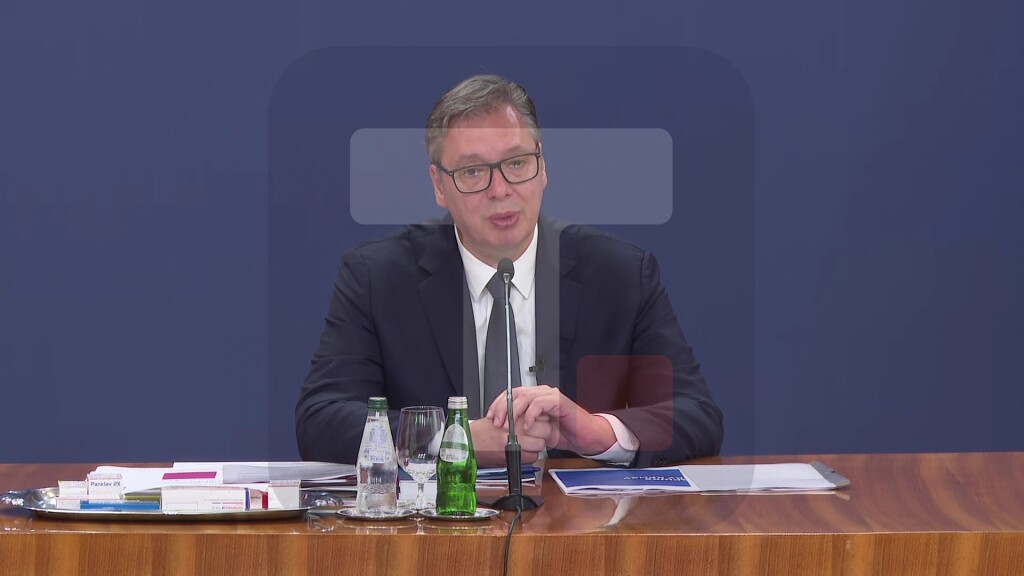 Vučić: Pre kraja godine značajno povećanje plata i penzija