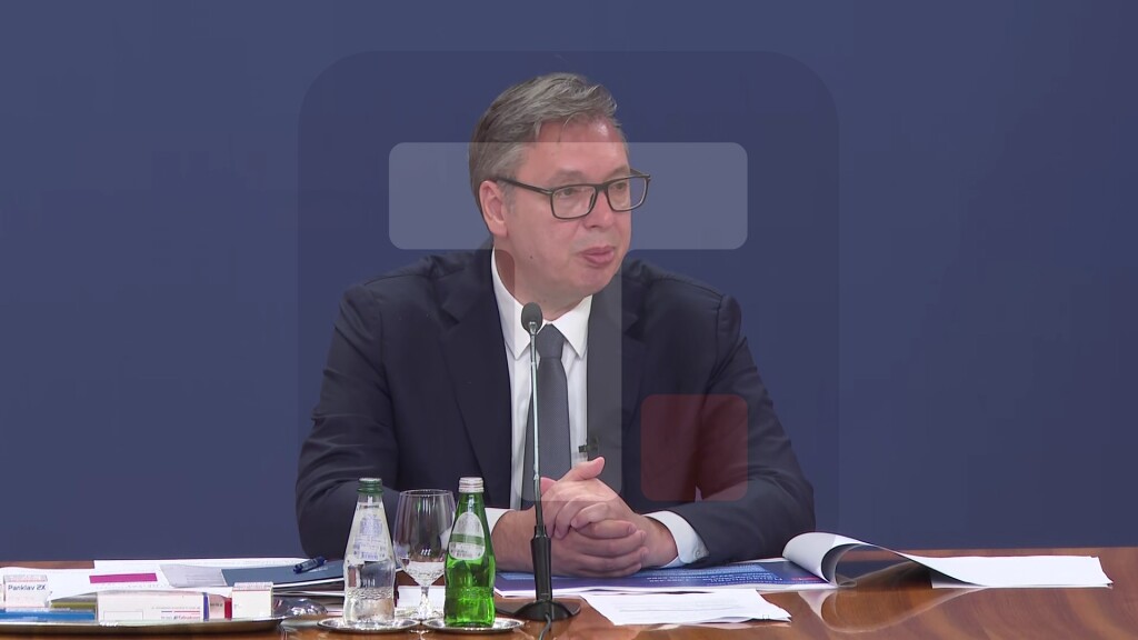 Vučić: Svi penzioneri koji primaju do 80 hiljada dinara imaju pravo na vaučer od 10 hiljada