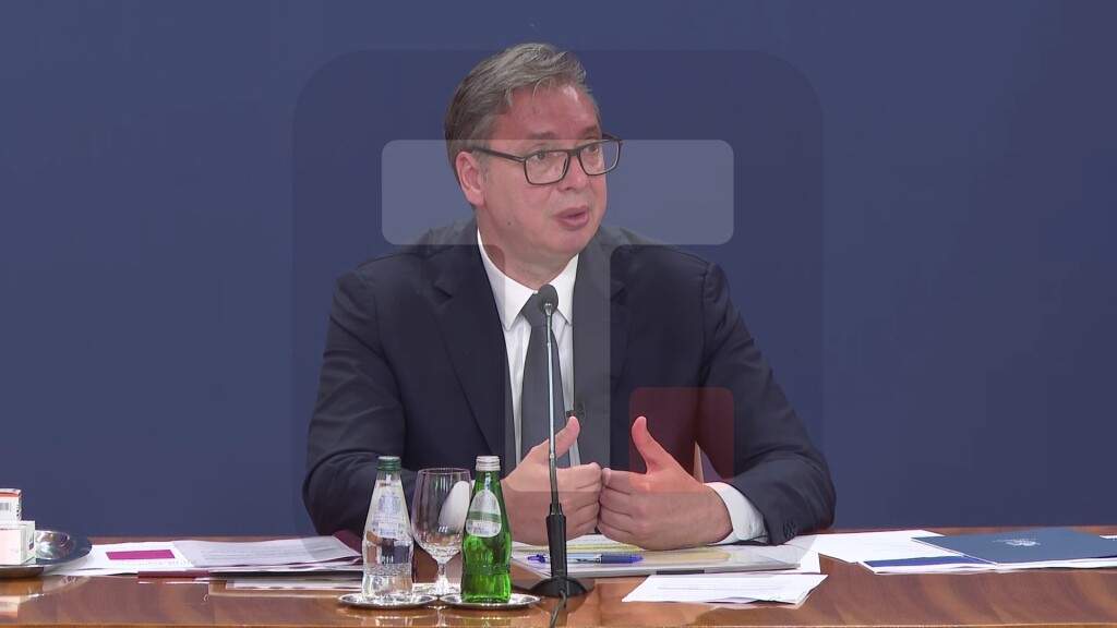 Vučić: U toku je postupak nabavke još 20 mobilnih ambulanti i apoteka – 15 ambulanti i pet apoteka